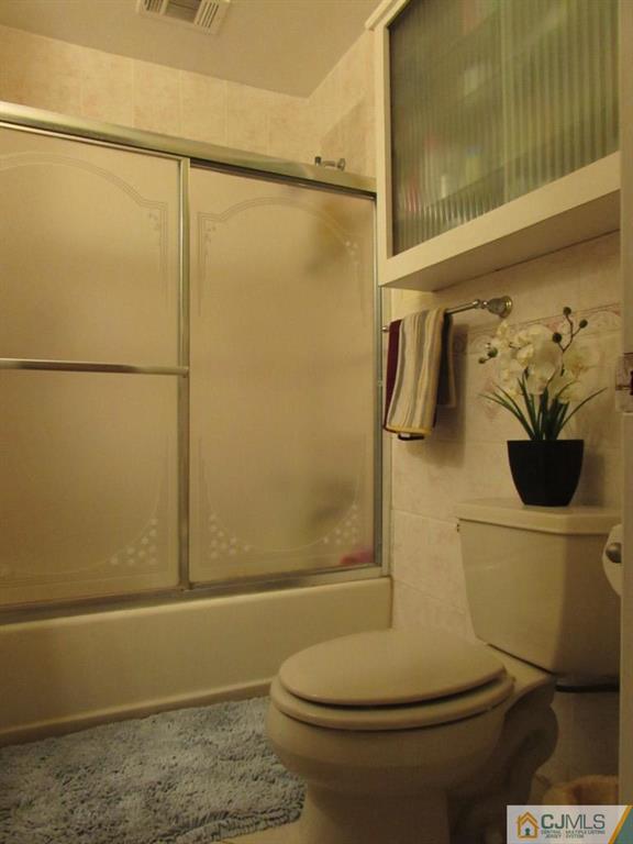 27 Walnut Street Edison, NJ 08817 - Photo 8 of 24 Gallery Image 8