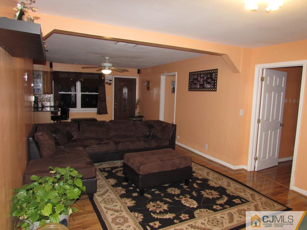 27 Walnut Street Edison, NJ 08817 - Photo 10 of 24 Gallery Image 10