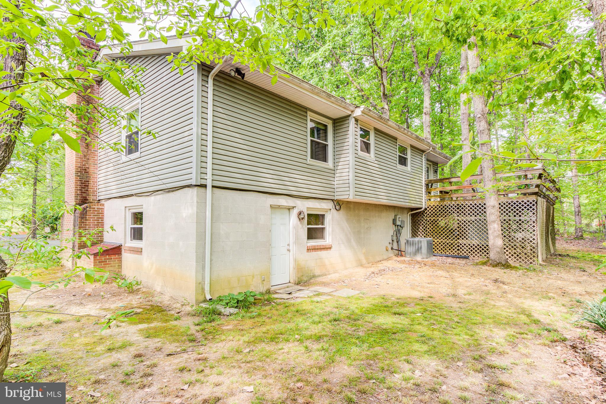 8034 Sinclair Mill Road Manassas, VA 20112 - Photo 40 of 53 Exterior Rear