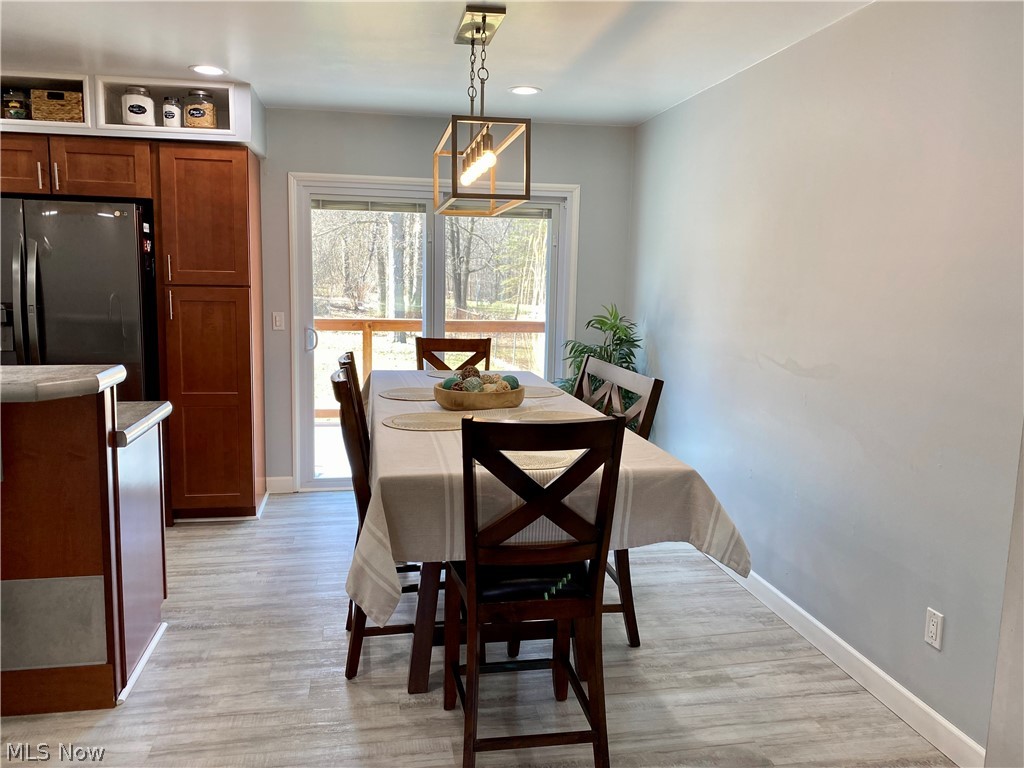 3444 Niles Carver Road Mineral Ridge, OH 44440 - Photo 8 of 29 Huge table in this dining area, room for many.