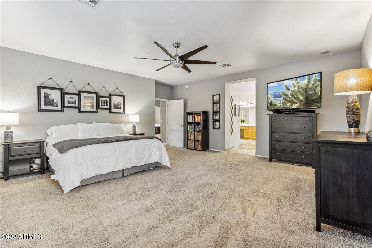 9828 South La Rosa Drive Tempe, AZ 85284 - Photo 15 of 20 Spacious Owner's Suite!