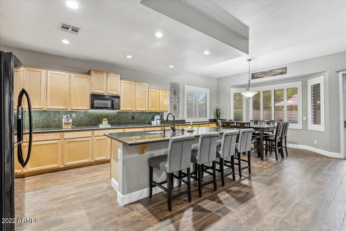 9828 South La Rosa Drive Tempe, AZ 85284 - Photo 5 of 20 Gorgeous Kitchen!