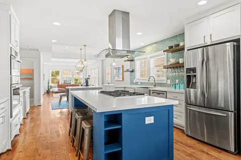 $799,900 | 125 North Street, Houston, TX 77009