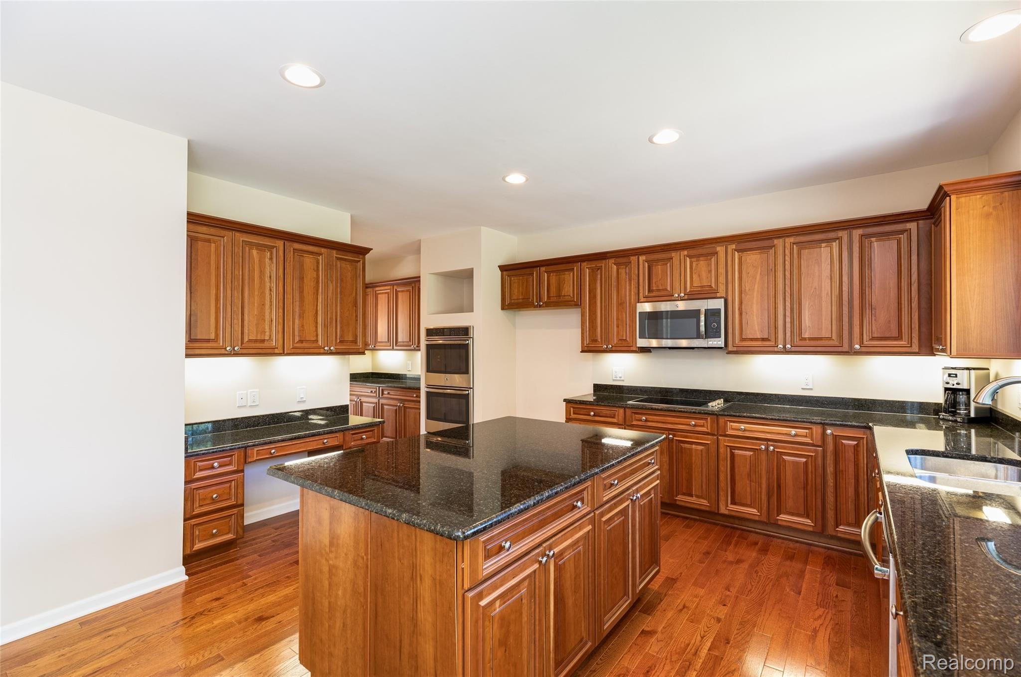 48286 Antique Road Canton, MI 48187 - Photo 18 of 45 18.Kitchen
