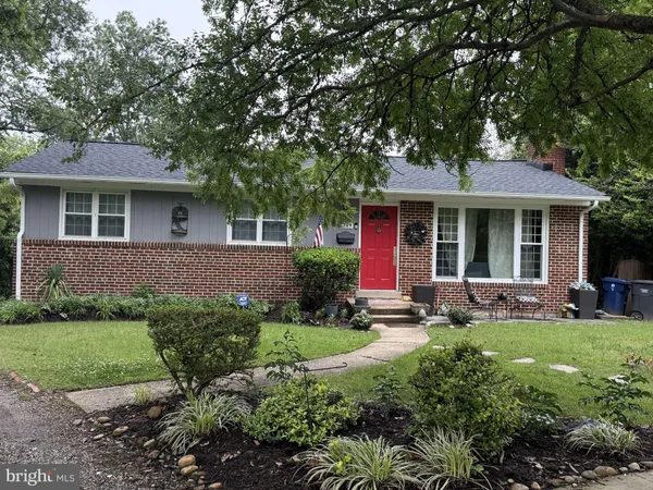 $4,300 | 2349 North Early Street, Alexandria, VA 22302