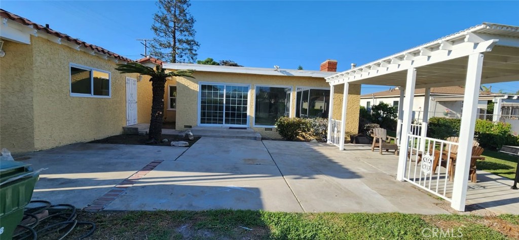 520 West Raymond Street Compton, CA 90220 - Photo 15 of 31 a view of a house with patio