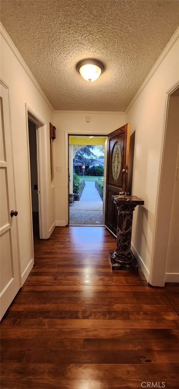 520 West Raymond Street Compton, CA 90220 - Photo 4 of 31 a view of a room with gym equipment