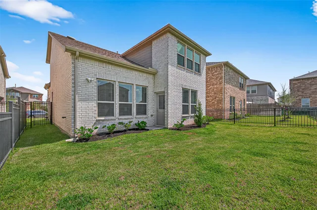 $324,900 | 1005 Laguna Cove Drive, Katy, TX 77493