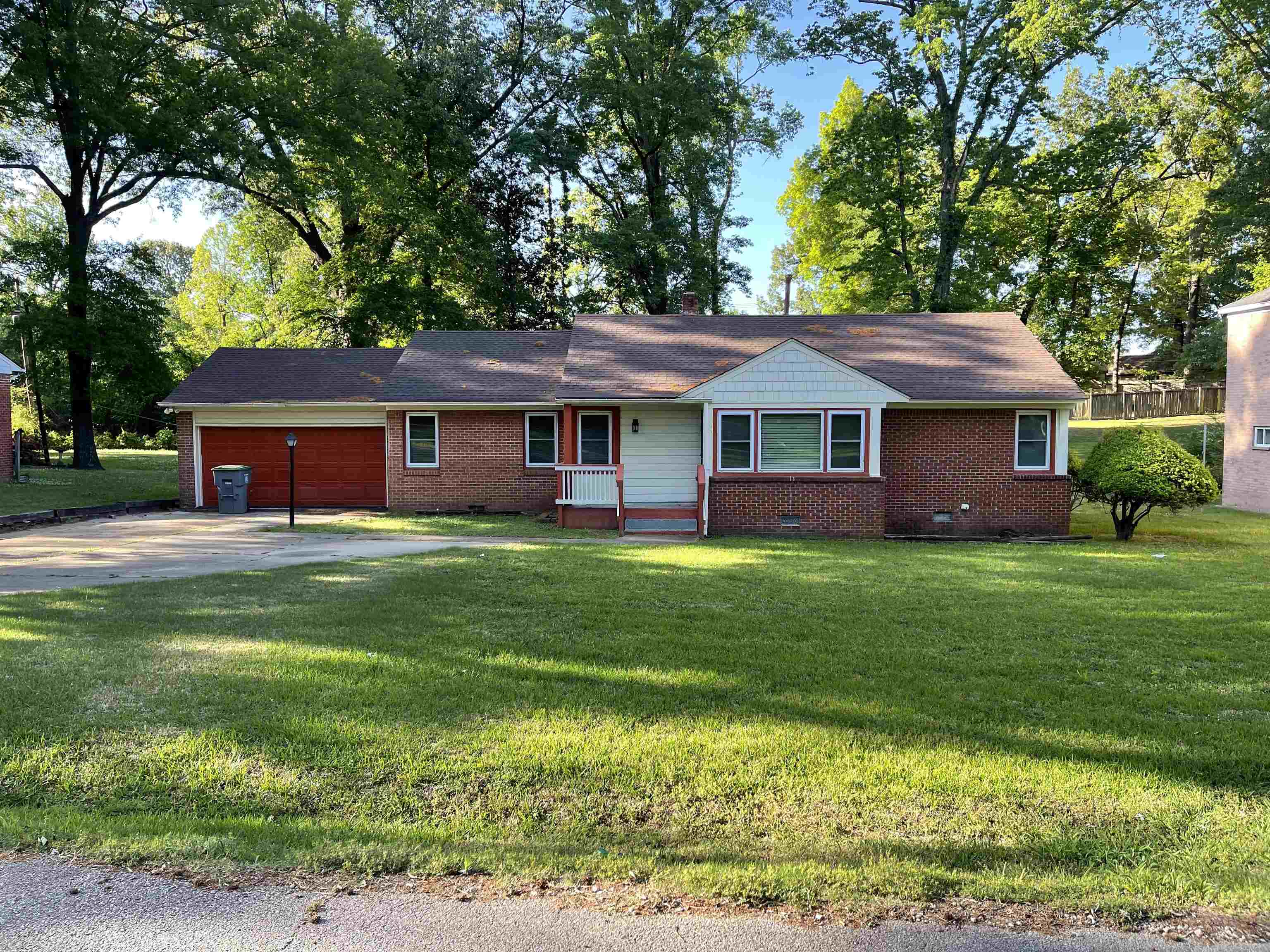 895 Enfield Road Memphis, TN 38116 - Photo 1 of 9 a front view of a house with a garden