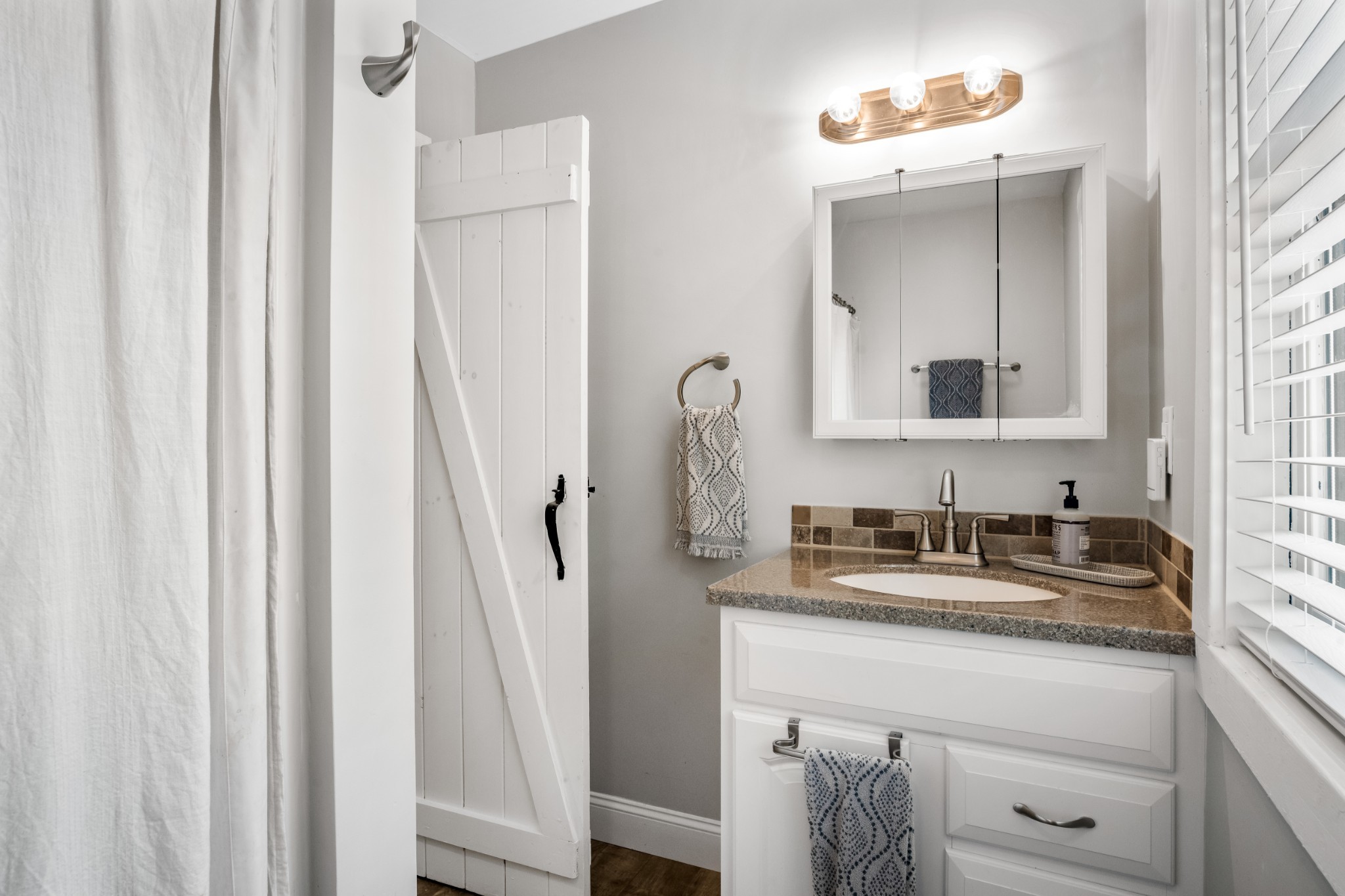 5285 Simmons Bluff Road Lebanon, TN 37090 - Photo 23 of 32 a bathroom with a sink a mirror and vanity