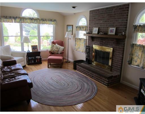13 Adams Road Kendall Park, NJ 08824 - Photo 5 of 18 Gallery Image 5