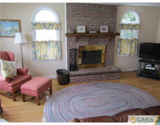 13 Adams Road Kendall Park, NJ 08824 - Photo 6 of 18 Gallery Image 6