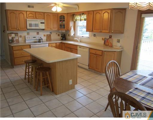 13 Adams Road Kendall Park, NJ 08824 - Photo 9 of 18 Gallery Image 9