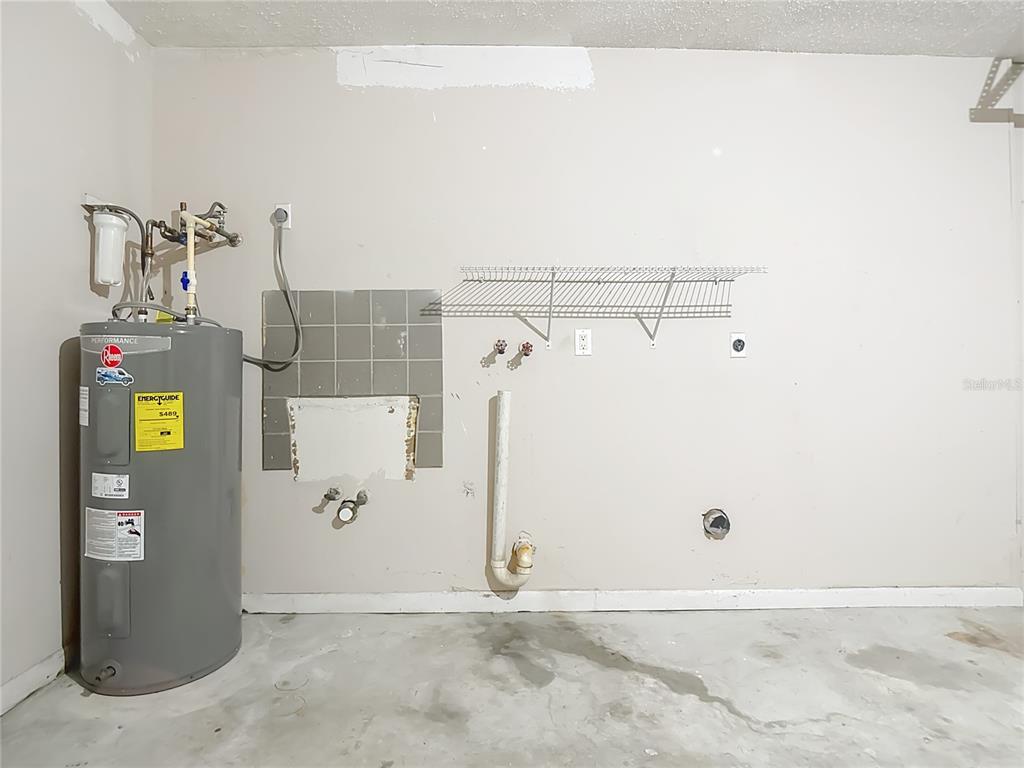 7286 Jonas Road Fort Myers, FL 33967 - Photo 32 of 81 a view of a garage