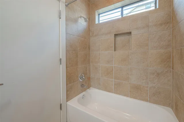 $2,550 | 4305 Eigel Street, Houston, TX 77007