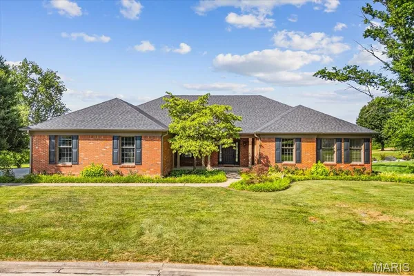 $579,900 | 1609 10th Fairway Drive, Belleville, IL 62220