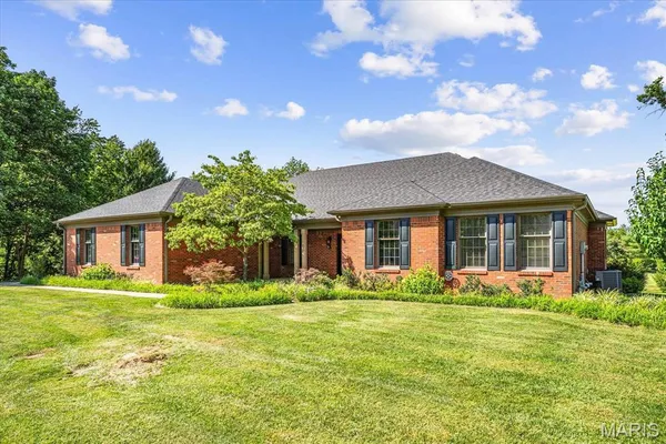 $579,900 | 1609 10th Fairway Drive, Belleville, IL 62220