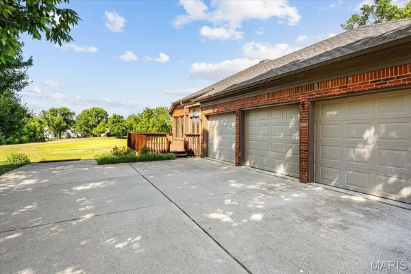 $579,900 | 1609 10th Fairway Drive, Belleville, IL 62220