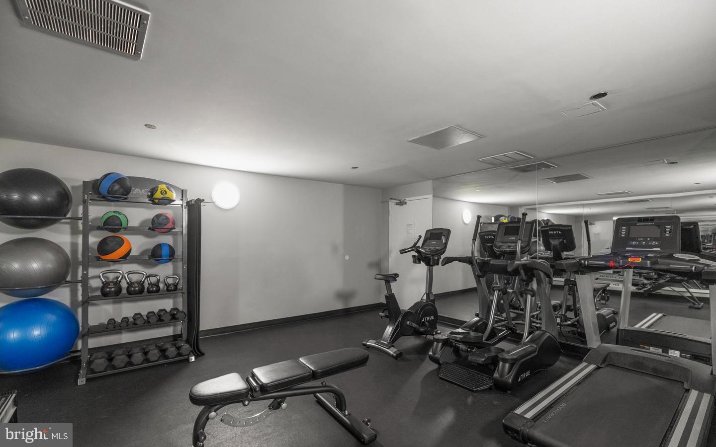 1301 North Courthouse Road, Unit 1010 Arlington, VA 22201 - Photo 34 of 52