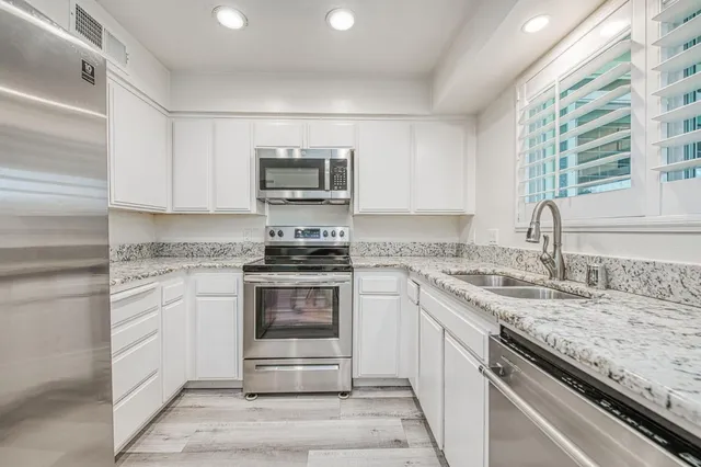 $349,950 | 1957 West Santa Ana Avenue, Fresno, CA 93705