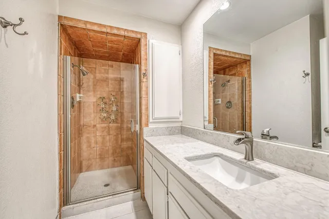 $349,950 | 1957 West Santa Ana Avenue, Fresno, CA 93705