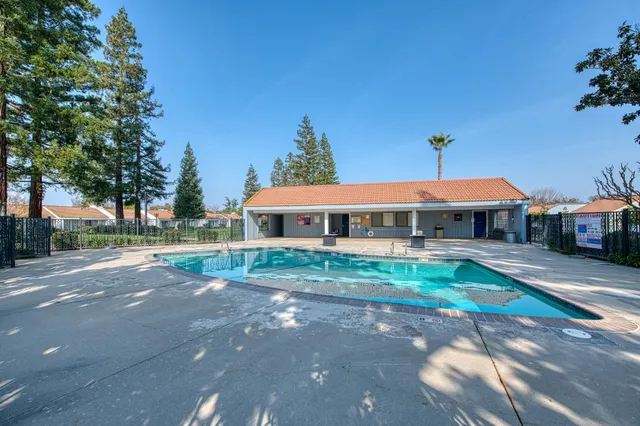 $349,950 | 1957 West Santa Ana Avenue, Fresno, CA 93705