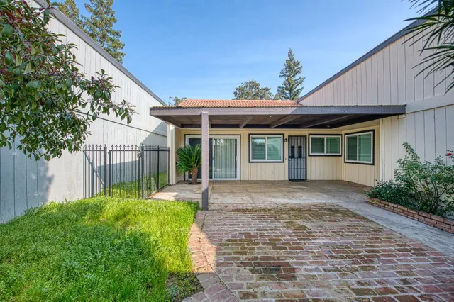 $349,950 | 1957 West Santa Ana Avenue, Fresno, CA 93705