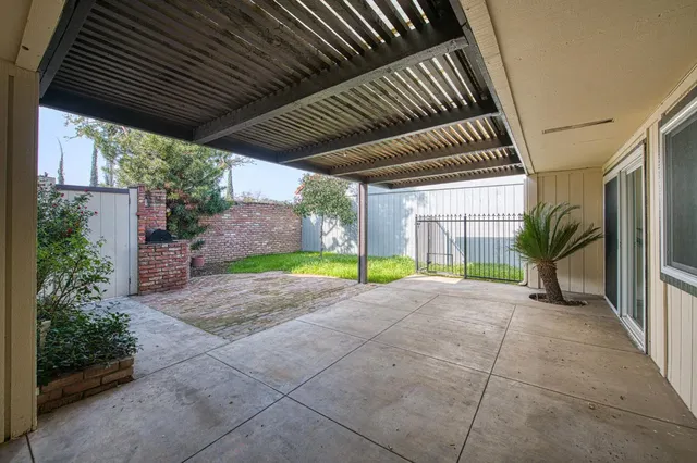 $349,950 | 1957 West Santa Ana Avenue, Fresno, CA 93705