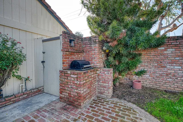 $349,950 | 1957 West Santa Ana Avenue, Fresno, CA 93705