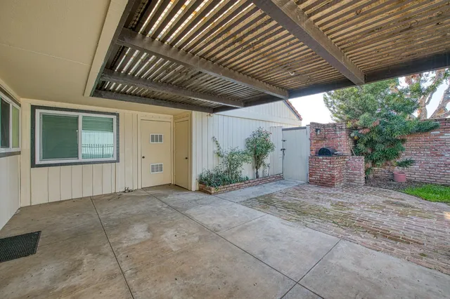 $349,950 | 1957 West Santa Ana Avenue, Fresno, CA 93705