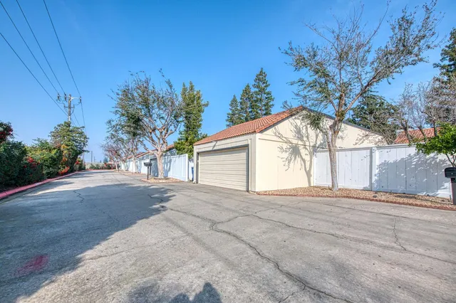 $349,950 | 1957 West Santa Ana Avenue, Fresno, CA 93705