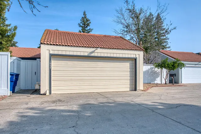 $349,950 | 1957 West Santa Ana Avenue, Fresno, CA 93705