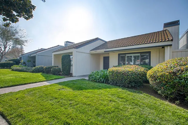 $349,950 | 1957 West Santa Ana Avenue, Fresno, CA 93705