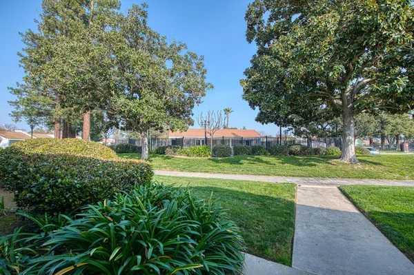 $349,950 | 1957 West Santa Ana Avenue, Fresno, CA 93705