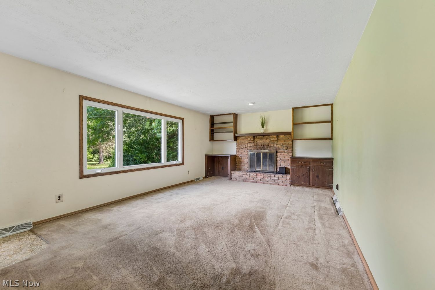 2331 Coon Road Akron, OH 44321 - Photo 7 of 42 Famiiy room