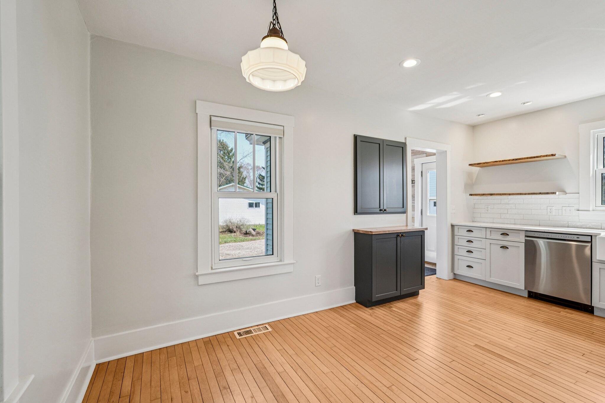 W4669 County Rd A Lafayette, WI 53121 - Photo 9 of 66 Eat-in Kitchen