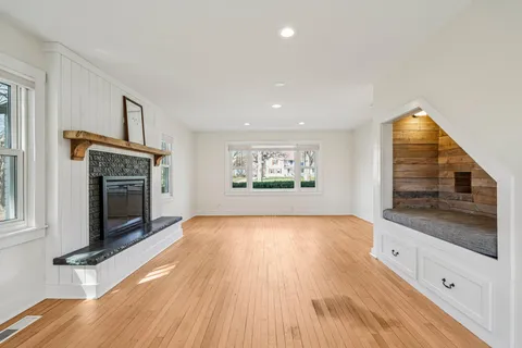 $715,000 | W4669 County Rd A, Lafayette, WI 53121