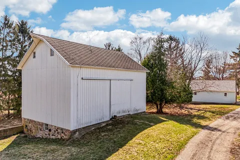 $715,000 | W4669 County Rd A, Lafayette, WI 53121