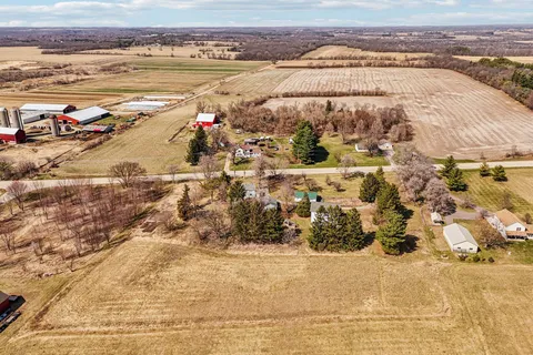 $715,000 | W4669 County Rd A, Lafayette, WI 53121