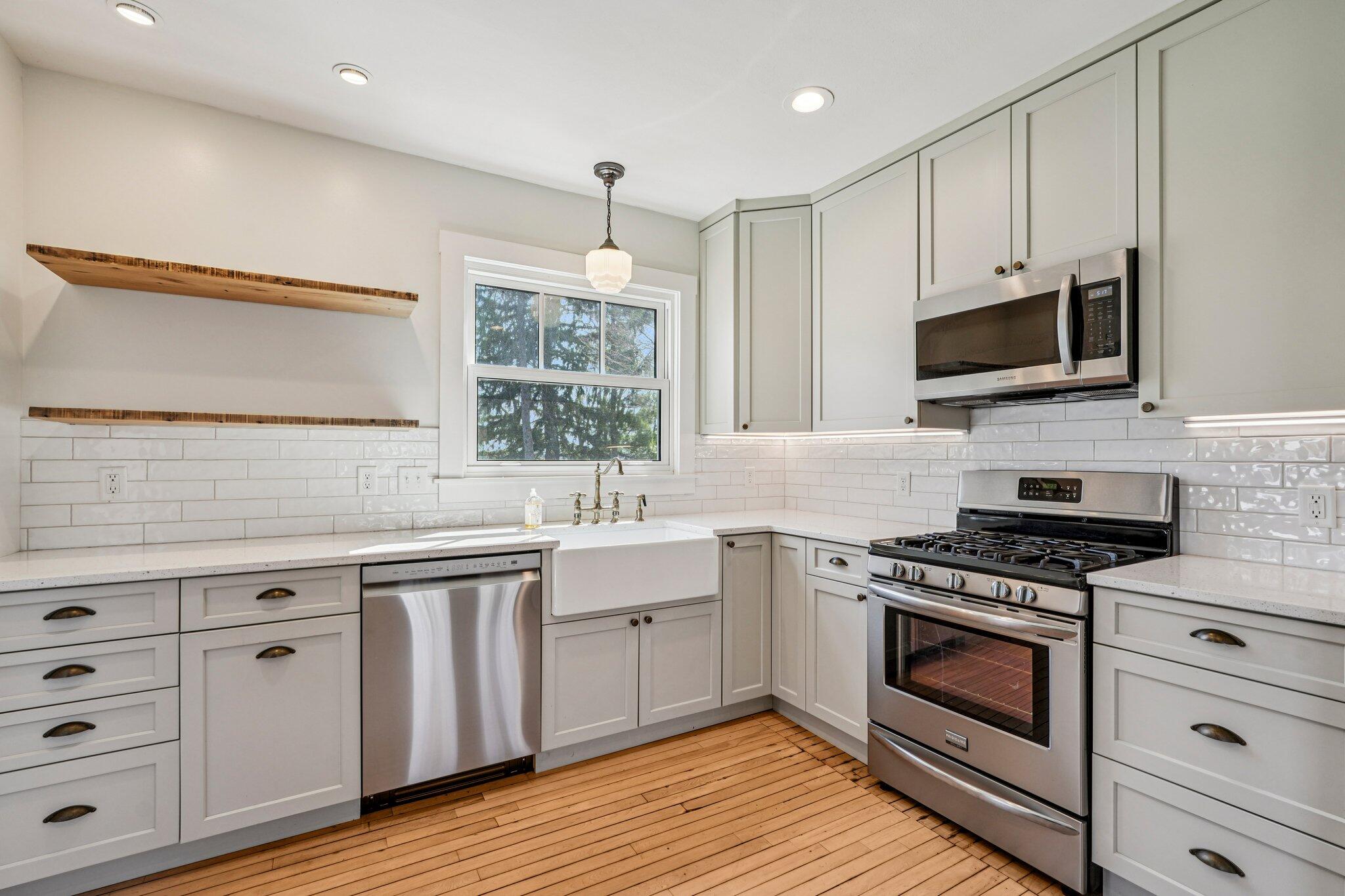 W4669 County Rd A Lafayette, WI 53121 - Photo 5 of 66 Staiinless steel appliances