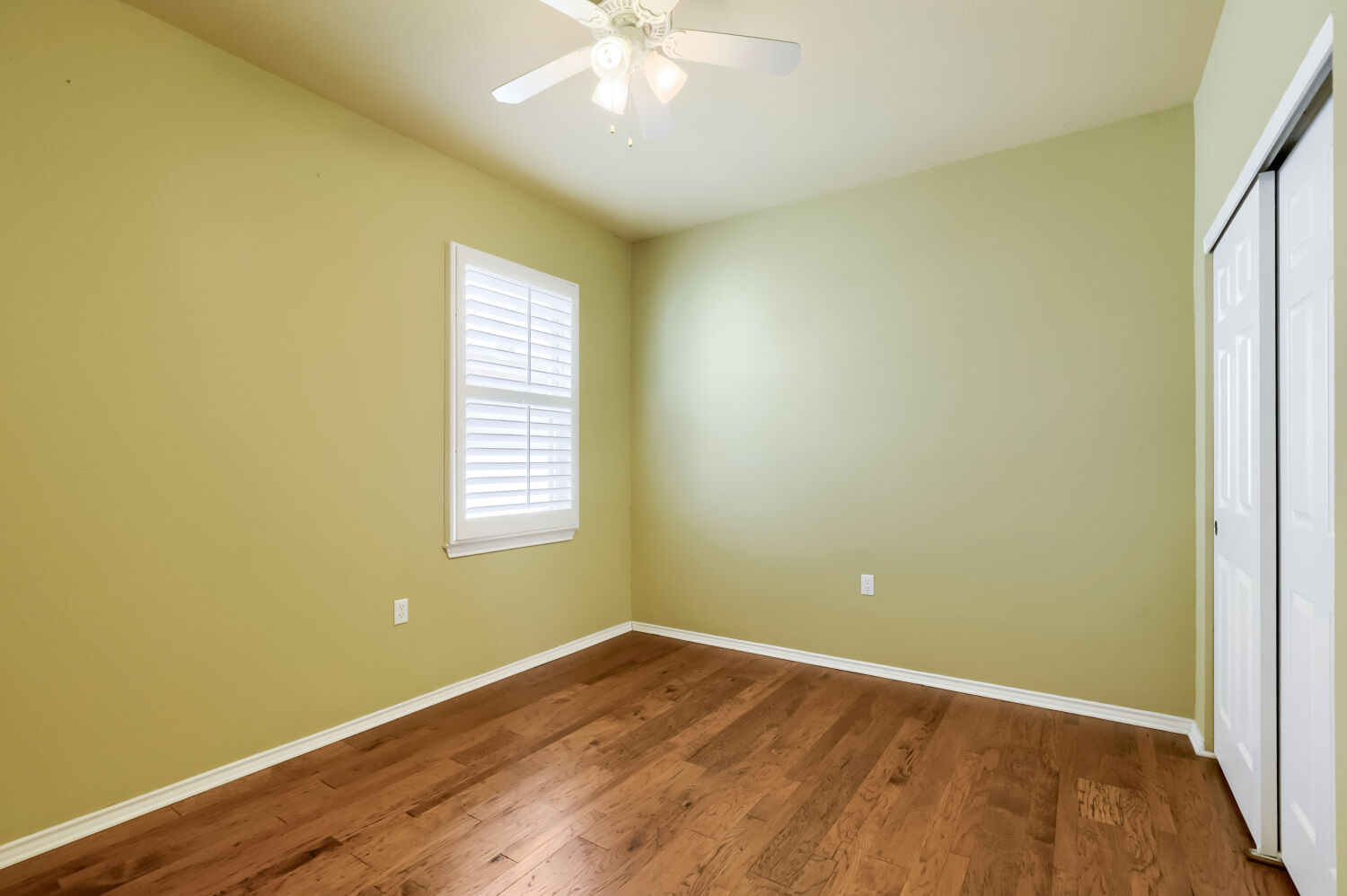 310 Crockett Loop Georgetown, TX 78633 - Photo 16 of 22 Third bedroom has double doors on the closet and ceiling fan