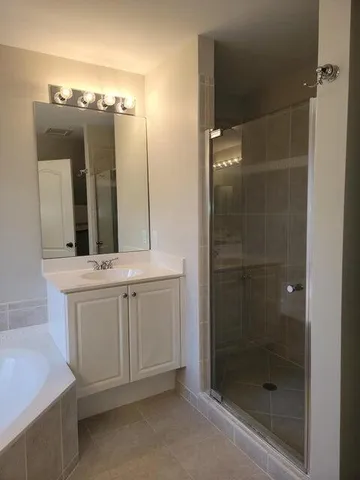 $2,800 | 233 River Bluff Lane, Royal Palm Beach, FL 33411