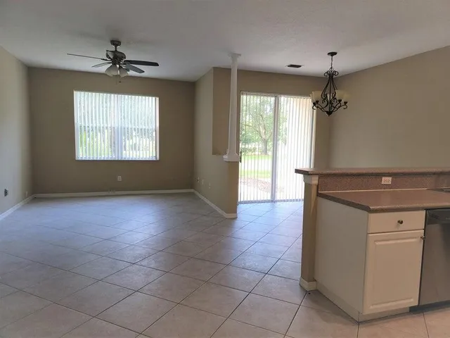 $2,800 | 233 River Bluff Lane, Royal Palm Beach, FL 33411