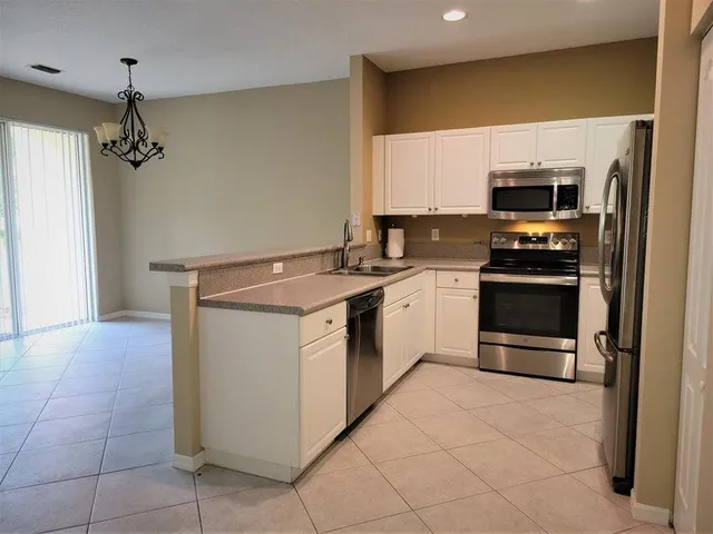 $2,800 | 233 River Bluff Lane, Royal Palm Beach, FL 33411