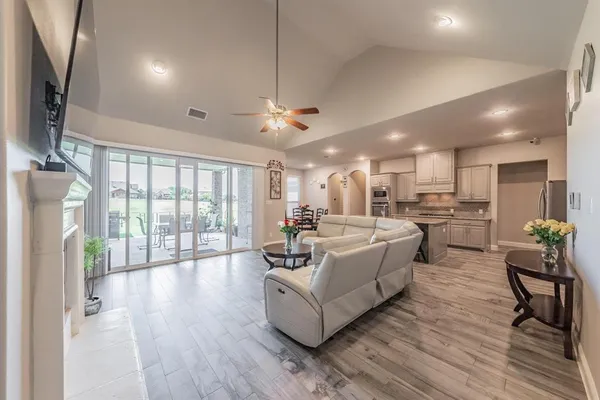 $700,000 | 3803 Wild Flower Lane, Nevada, TX 75173