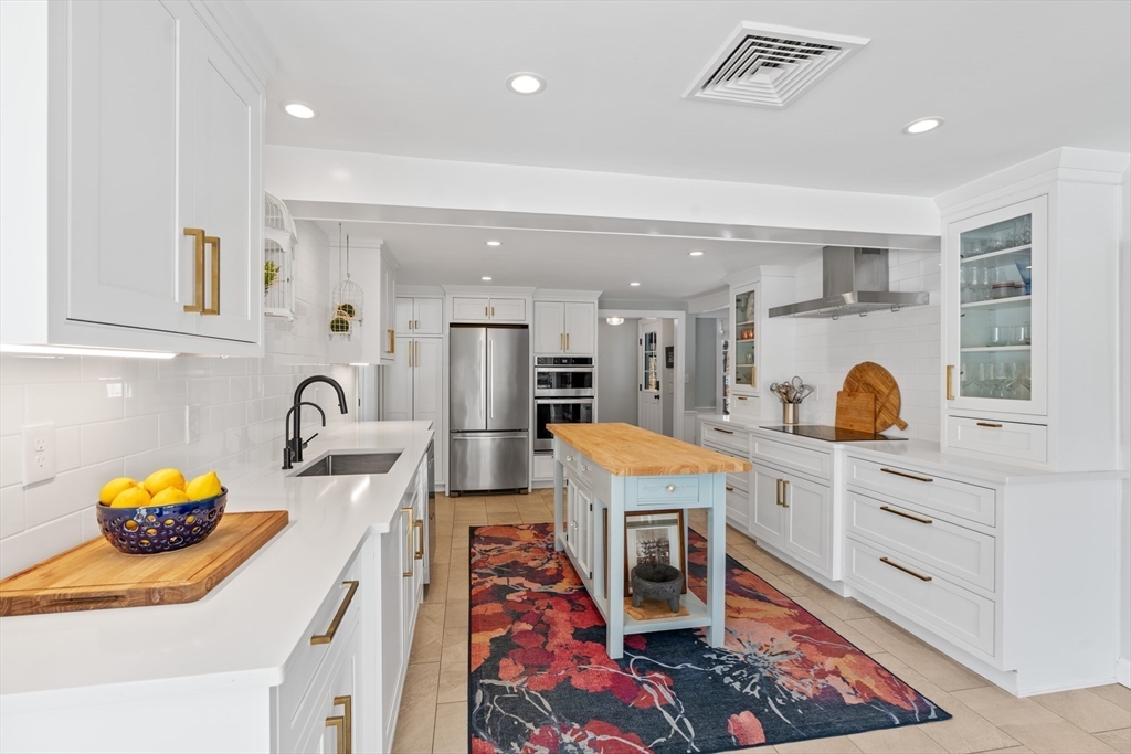 21 Decatur Lane Wayland, MA 01778 - Photo 4 of 38