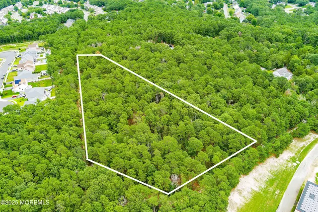 a view of a tennis court