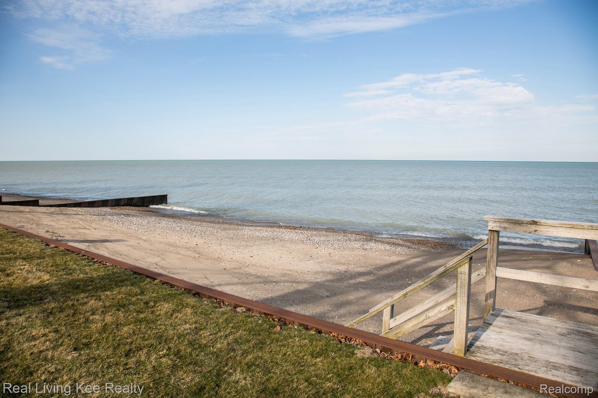 5076 Lakeshore Road Fort Gratiot, MI 48059 - Photo 30 of 41 lakesh030.jpg