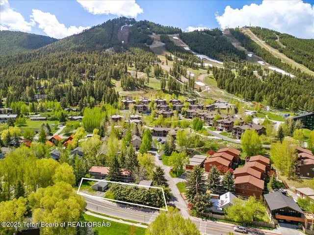 $2,100,000 | 500 East Kelly Avenue, Jackson, WY 83001