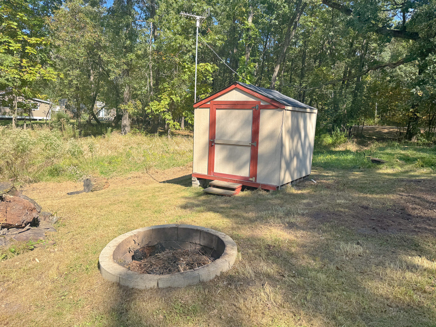 16-46 Woodhaven Sublette, IL 61367 - Photo 4 of 4 a backyard of a house with yard and trampoline